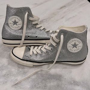 Converse women’s size 9 like BRAND NEW!!! ✨